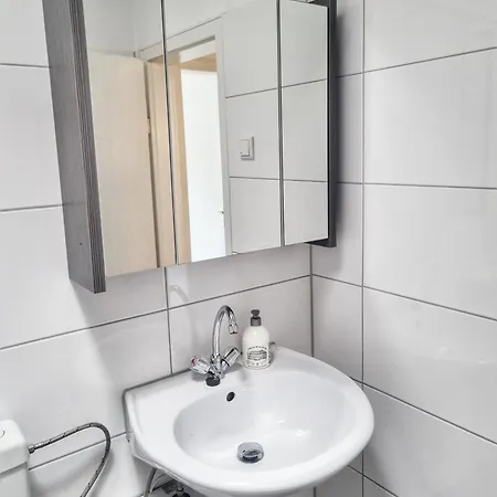 2 Mit Balkon Apartment