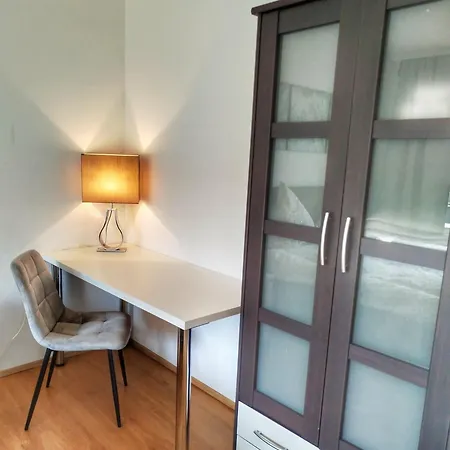 2 Mit Balkon *