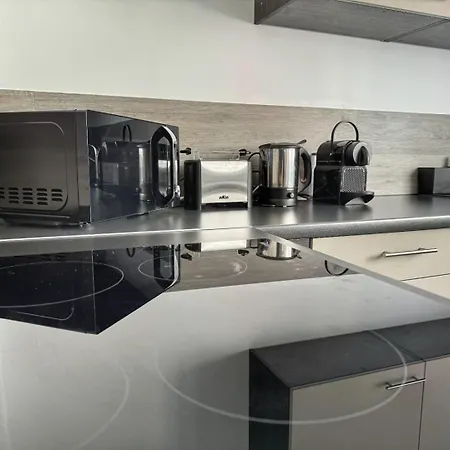 2 Mit Balkon Apartment *